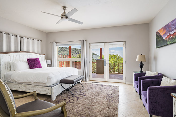 Shared King Suite with Private Bathroom (2 Guests)